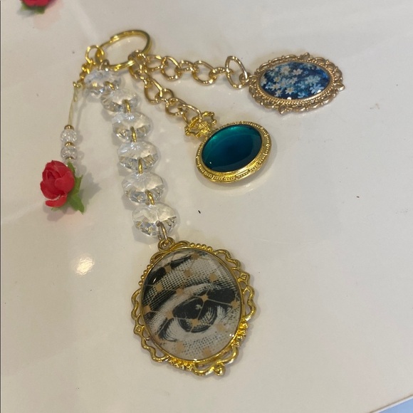 ✨Fornasetti Style Gold Bag Charm Purse Keychain Italian Art Face Motif Y2K Art - Picture 5 of 8